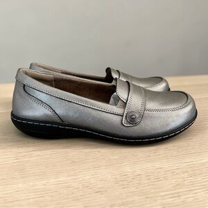 Women’s NEW Silver Slip On Loafers, Sz 10